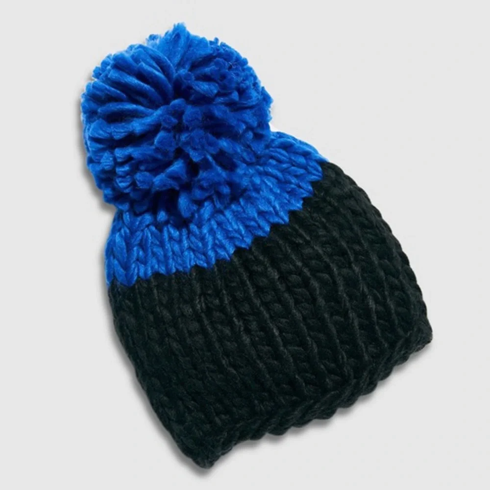 NWOT FREE PEOPLE Cozy Up Color Blocked Beanie In Black